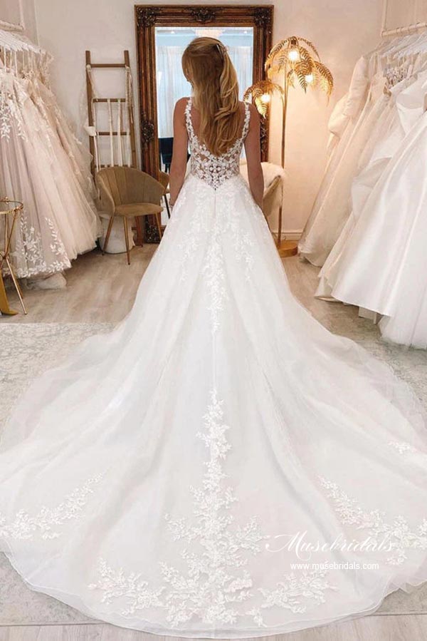 Tulle Ball Gown Scoop Court Train Wedding Dress MW931 | Musebridals